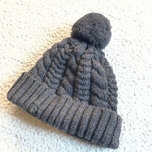 Smartwool beanies women’s dark gray pom-Pom  100% Merino wool cozy‎ comfy winter